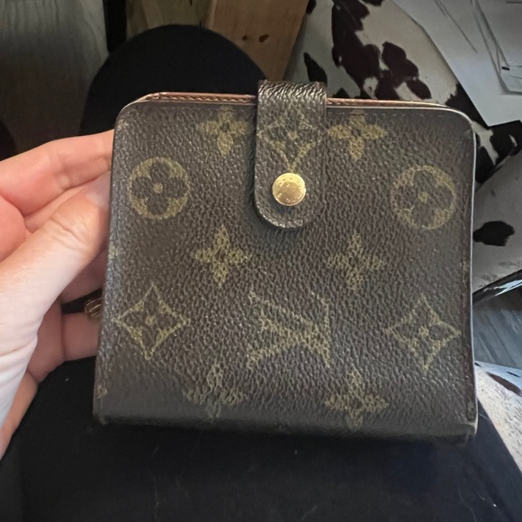 Authentic Louis Vuitton Compact Zip Wallet monogram - Picture 1 of 8